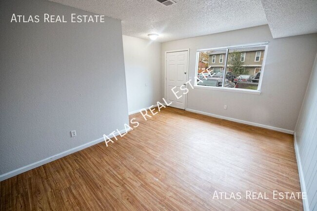 Building Photo - Centrally located 2BR/1.5BA