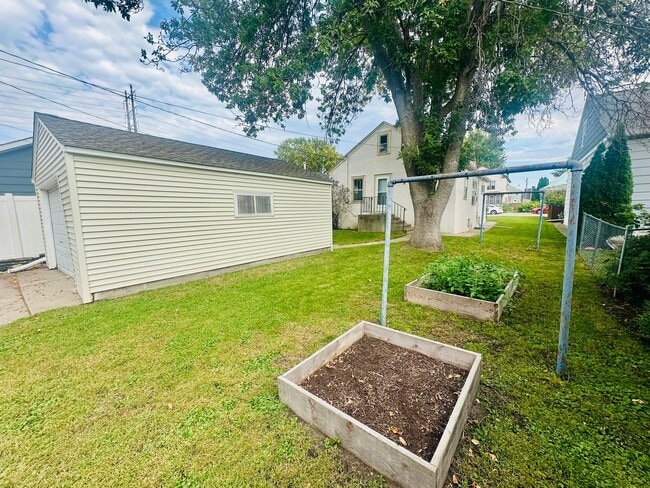Foto del edificio - Stylish 3-Bedroom Home in Northeast Minnea...