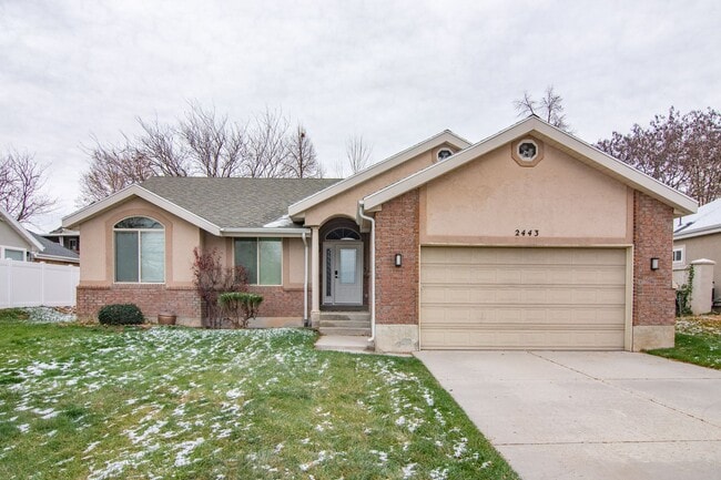 Bountiful Home w/ 2 Car Garage, EV Charger, & Updated Remodeling - Bountiful Home w/ 2 Car Garage, EV Charger, & Updated Remodeling