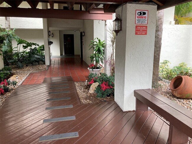 Building Photo - 9010 SW 125th Ave