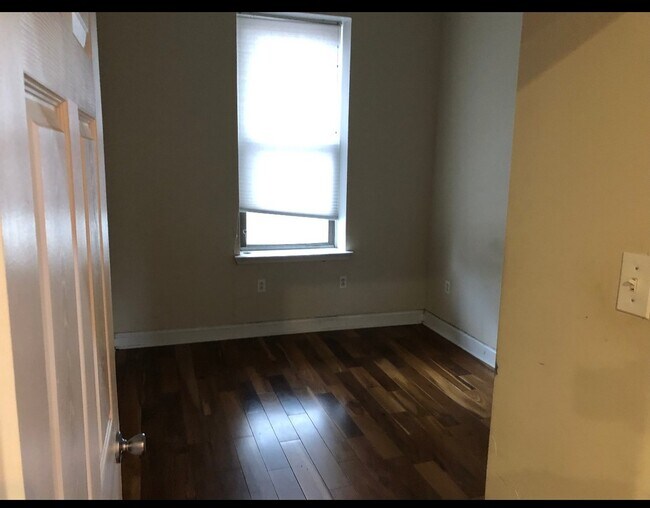 Foto del edificio - 1525 W Girard Ave