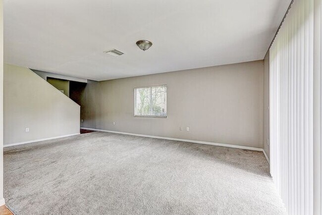 Foto del edificio - Prime Northwood Home on a Conservation Lot...