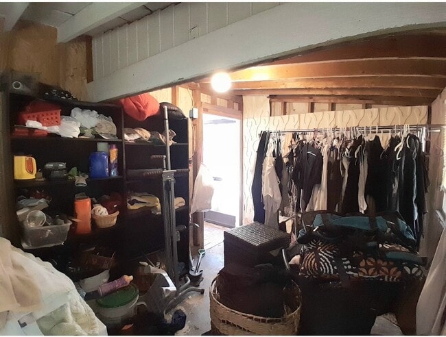 Large laundry room - 3735 Rilma Ave