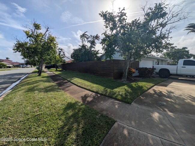 Foto del edificio - 215 Artemis Blvd