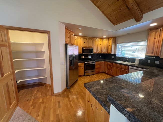 Foto del edificio - Low Elevation Home Steps From Championship Golf Course