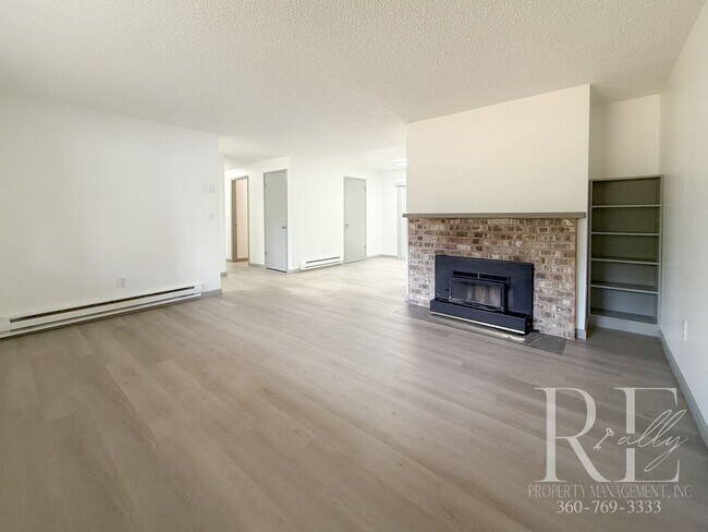 Building Photo - Bright 3BR Home on Amelia Ct | LVP Floors,...
