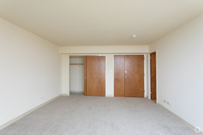 Estudio - Lakeshore Tower Apartments