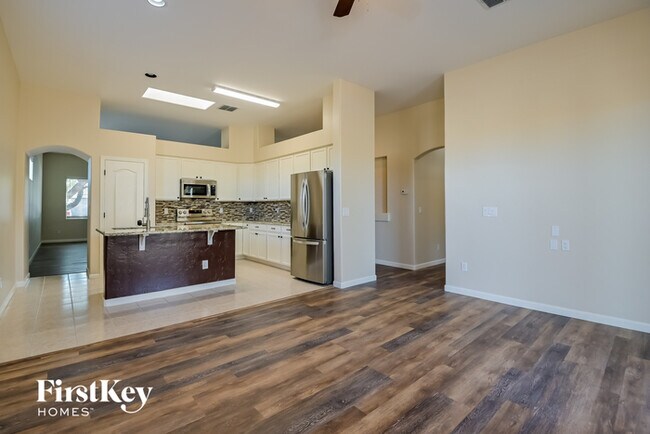 Building Photo - 8503 North Sunny Rock Ridge Drive