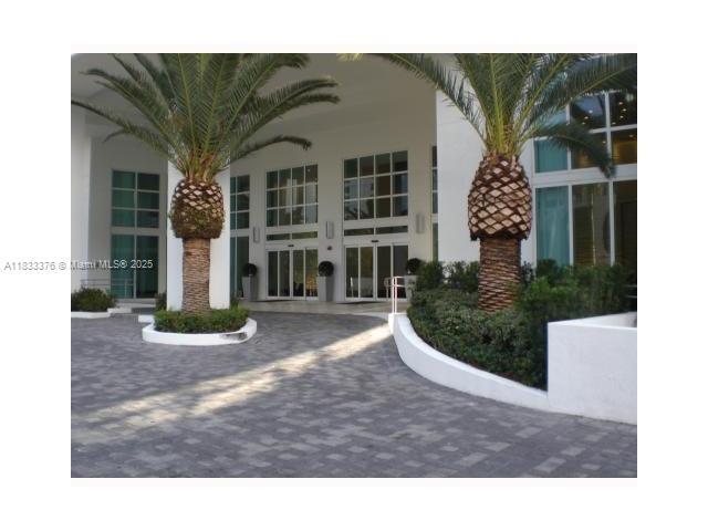 Primary Photo - 950 Brickell Bay Dr