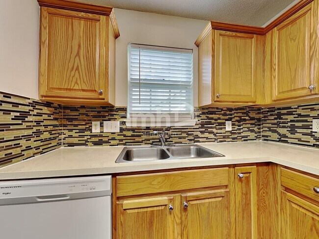 Foto del edificio - 3923 Cedar Hill Dr