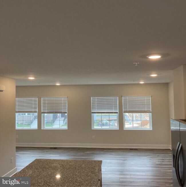 Building Photo - 2257 Marcy Dr