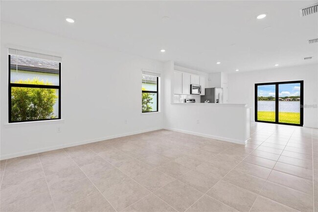 Foto del edificio - 6560 Silverstar Dr