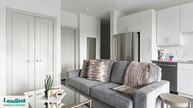 Building Photo - 3383 Cedarplaza Ln