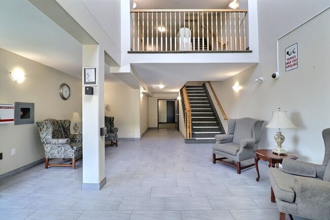 Photo du bâtiment - Château Mapleton Apartments