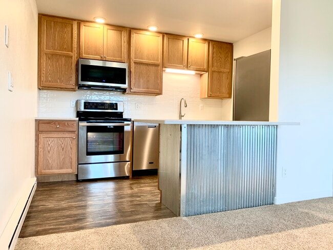 Corrugated metal peninsula - 2020 W Plum St