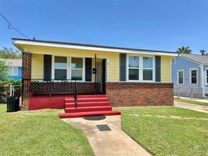 Building Photo - 5222 Avenue O