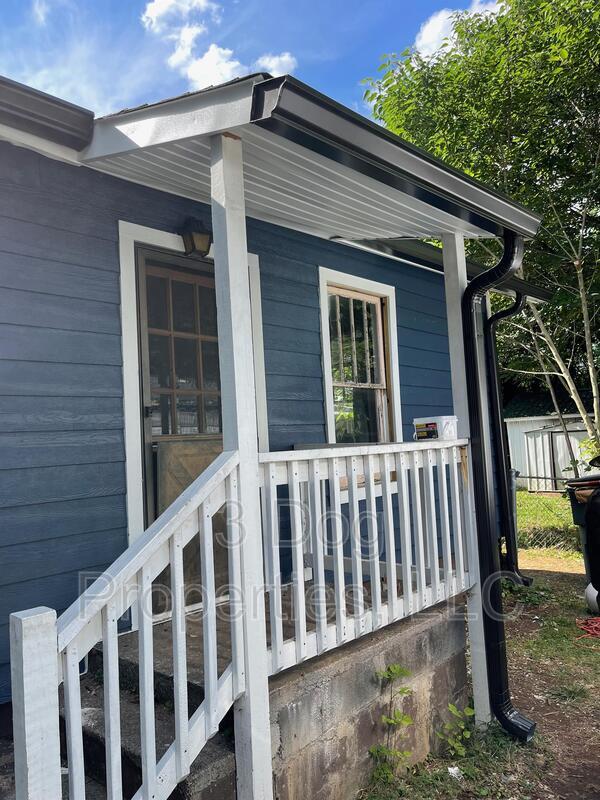 Foto del edificio - 4038 Denham Rd