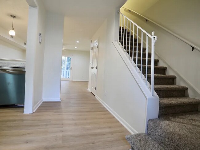 Foto del edificio - 365 W Illinois Ave