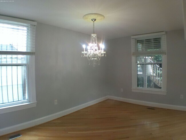 Building Photo - 14 E Mt Vernon Pl