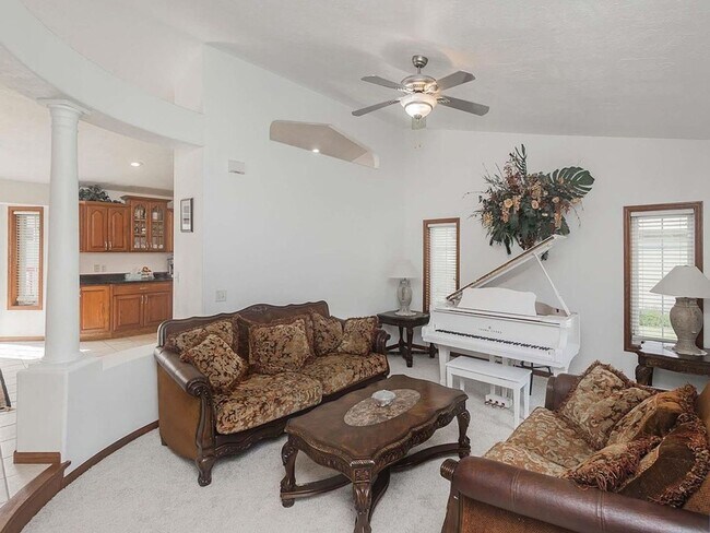 Foto del edificio - 5 Bedroom, 3 Bath Single Family Home