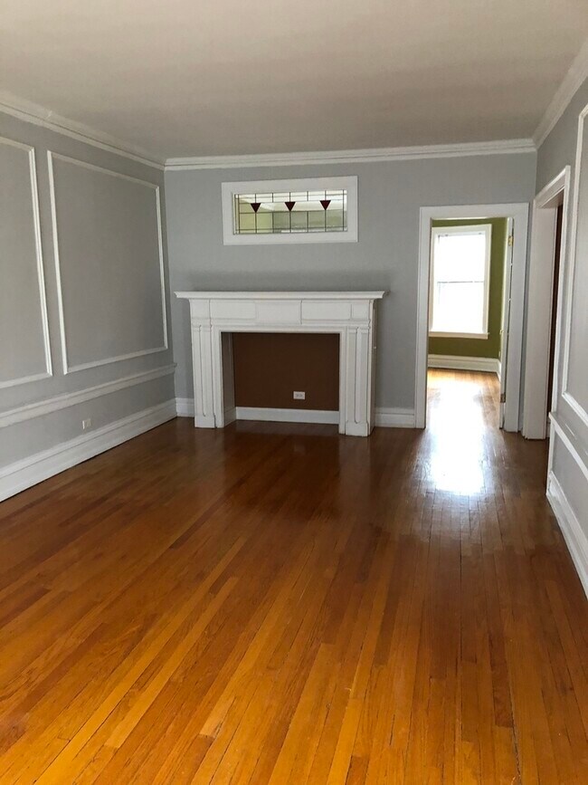 Building Photo - 228 N Oak Park Ave
