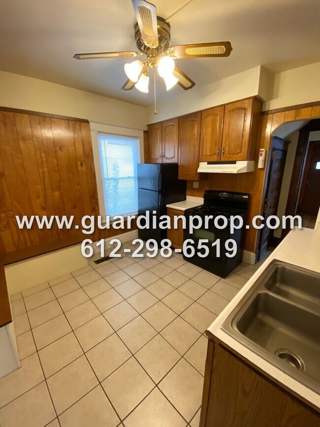 Foto del edificio - House Close to U of M Available Now, Hardw...