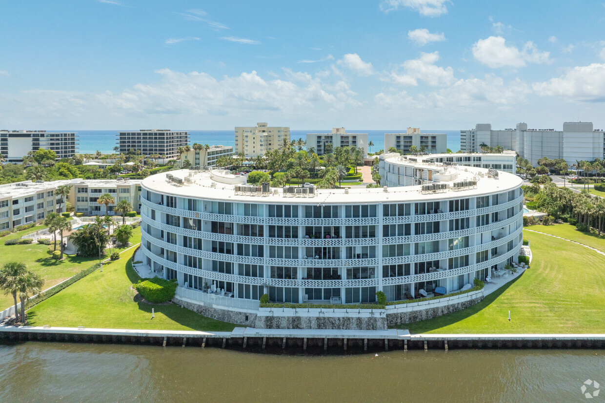 Building Photo - The Regency of Palm Beach