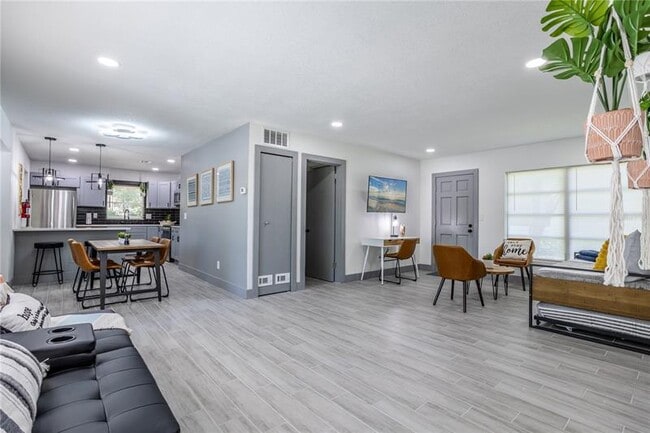 Foto del edificio - 1213 Corbett Ln