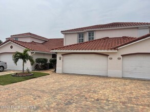 Building Photo - 250 St Lucie Ln