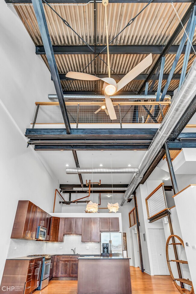 Building Photo - 2545 S Dearborn St