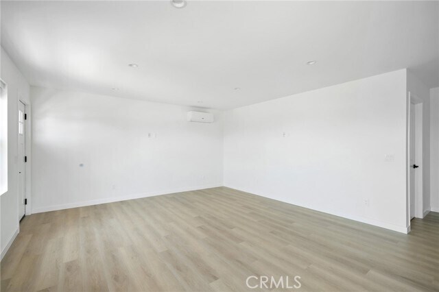 Foto del edificio - 842 E Cypress Ave