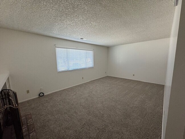 Building Photo - Fully Remodeled 4 Bedroom House Available ...