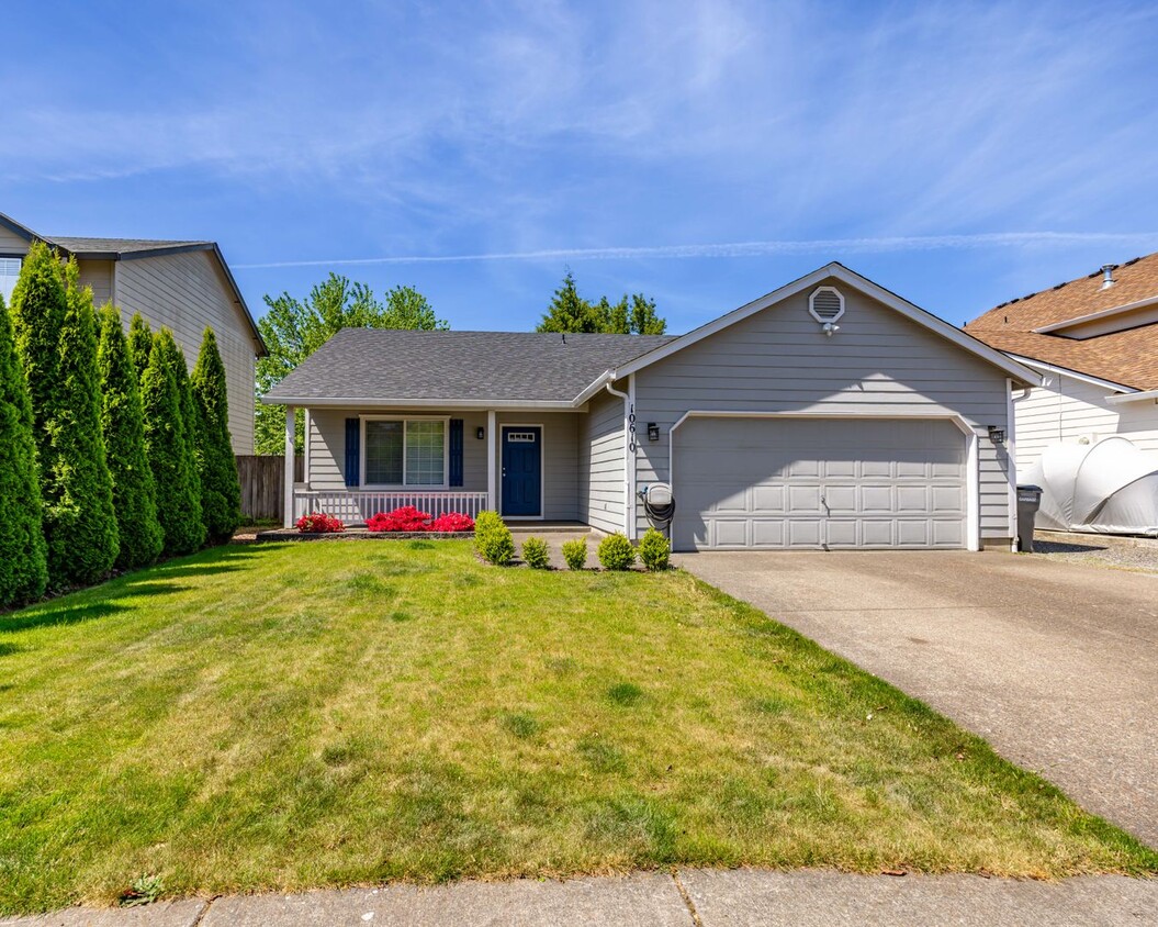 Foto principal - One Level Ranch Home - Three Bedrooms