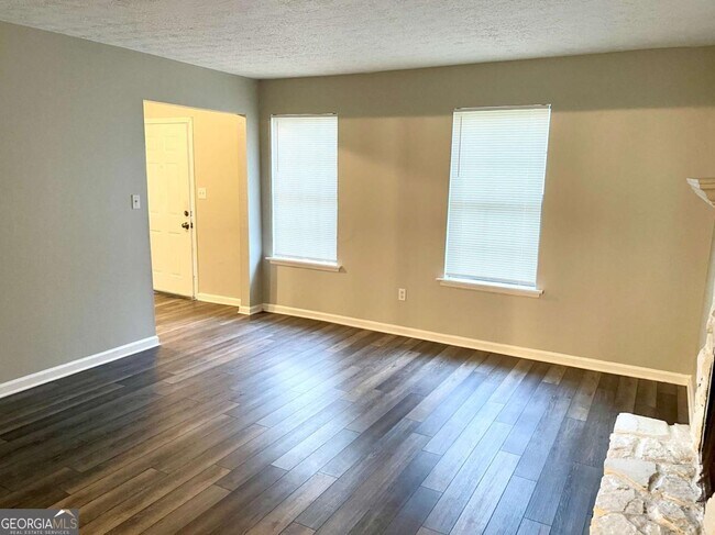 Foto del edificio - 616 Woodknoll Ct