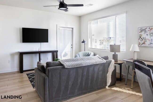 Foto del edificio - 255 N Camino Mercado