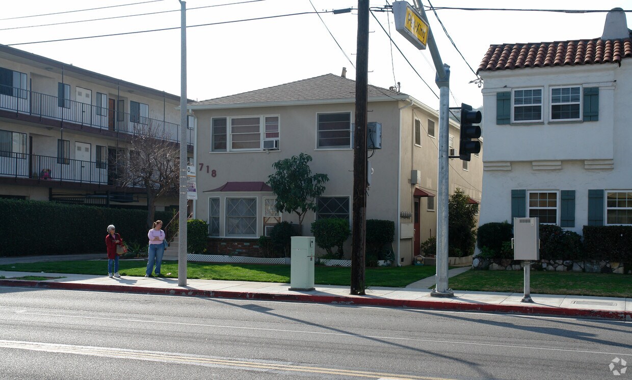 Foto del edificio - 718 E Chevy Chase Dr