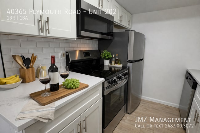 Building Photo - 40365 Plymouth Rd