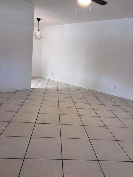 Foto del edificio - 1645 NE 12th St