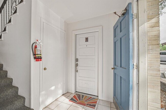 Foto del edificio - 5332 Balcones Dr