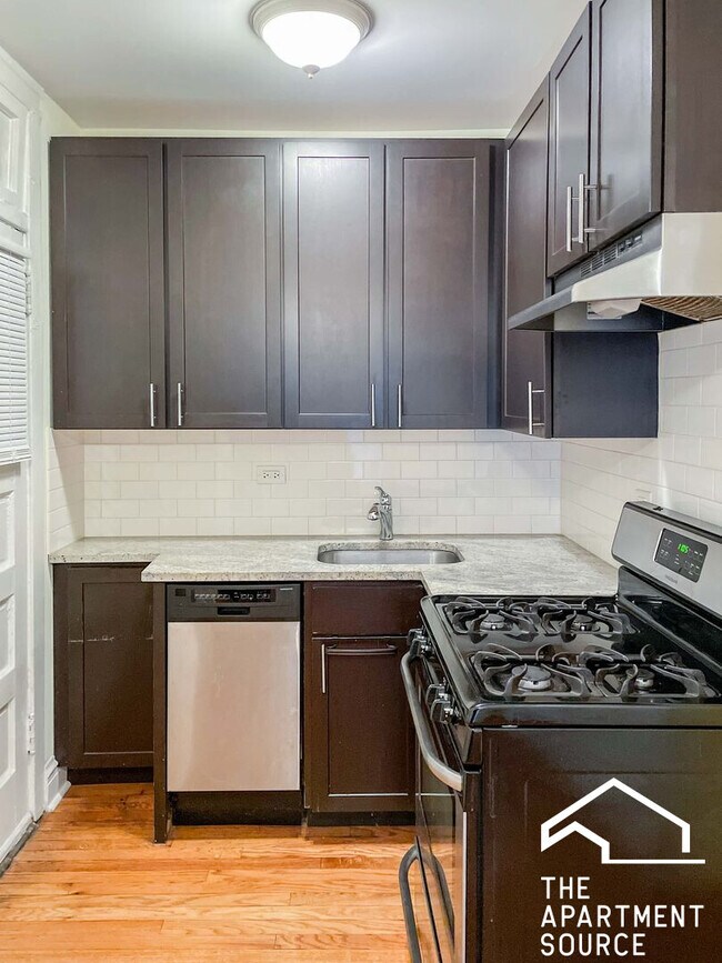 Foto del edificio - 518 W Cornelia Ave