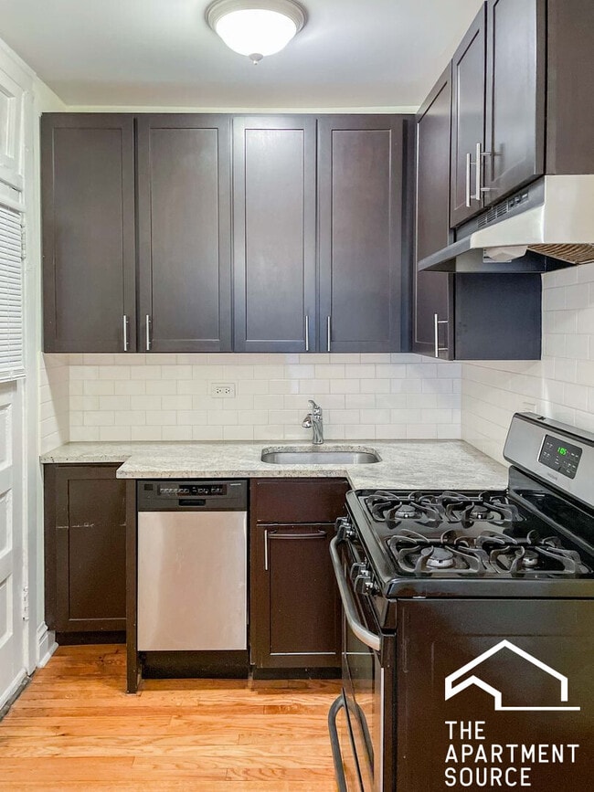 Photo - 518 W Cornelia Ave Apartment