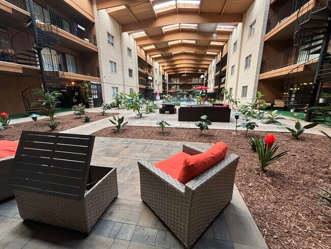 Atrio - Tropicana Apartments