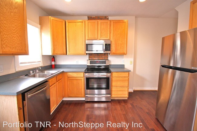 Foto del edificio - 2 br, 1.5 bath Apartment - 1153 Summit Street