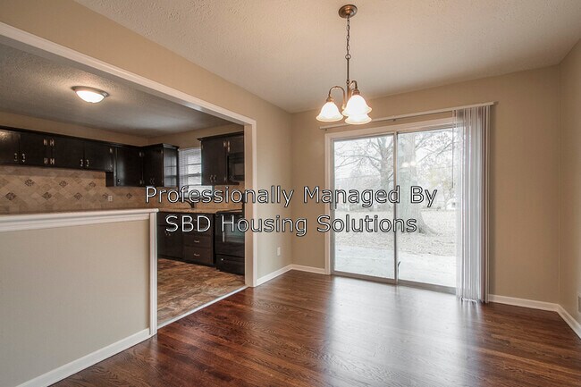Building Photo - 7405 Maywood Ave