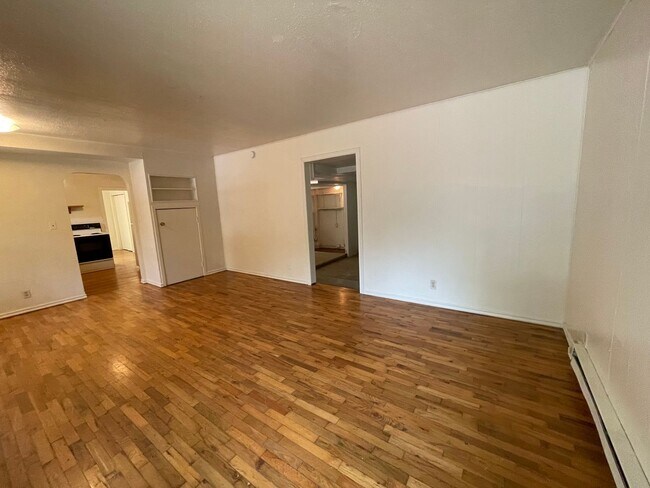 Building Photo - 870e24