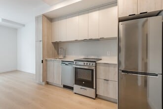 Building Photo - 5775 Maisonneuve Blvd W