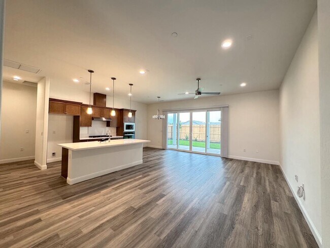 Foto del edificio - 2042 Daffodil St