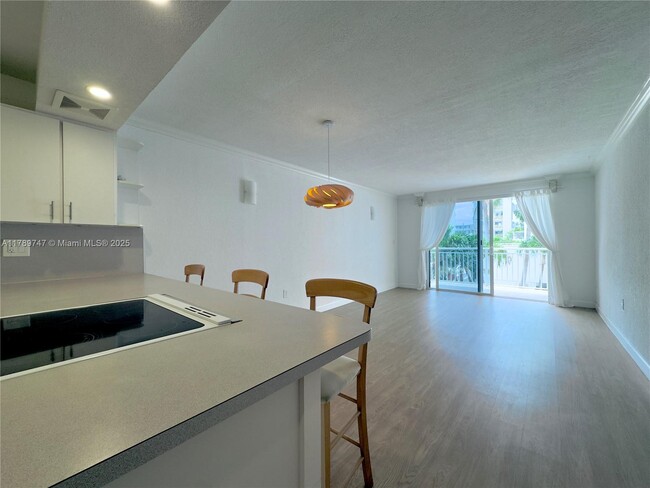 Foto del edificio - 1665 Bay Rd