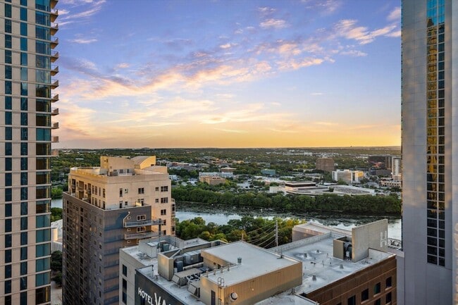 Building Photo - 610 Davis St