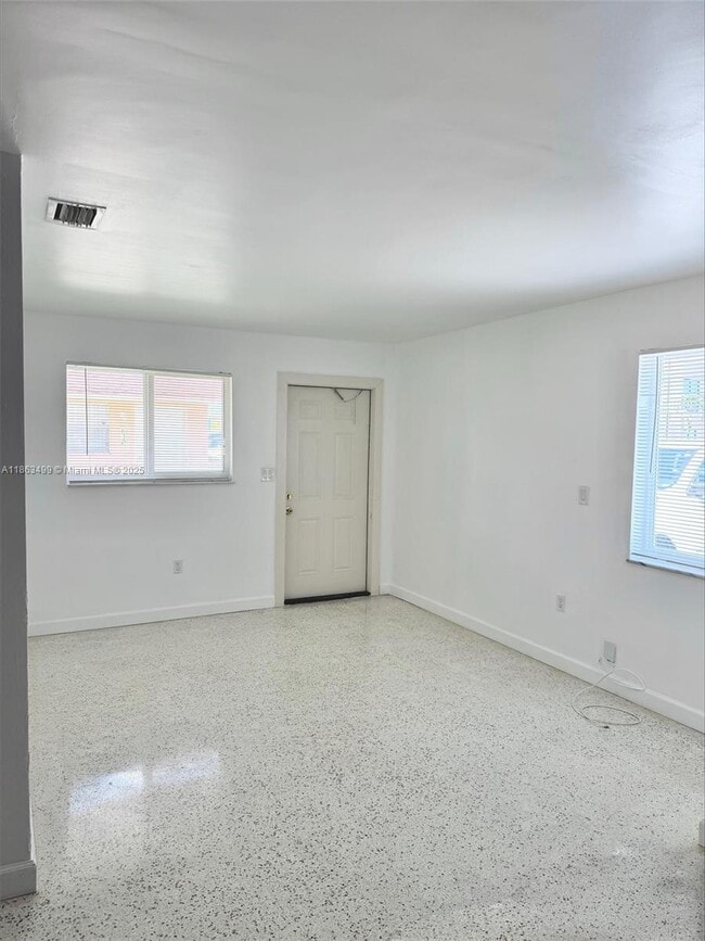 Building Photo - 626 W 17th St